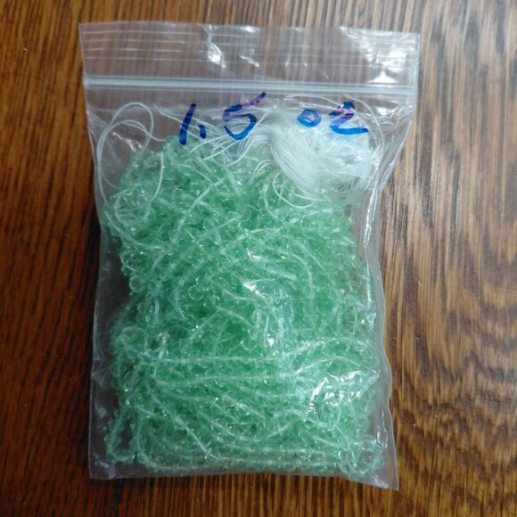 Pale apple green seed beads - Picture 3 of 3